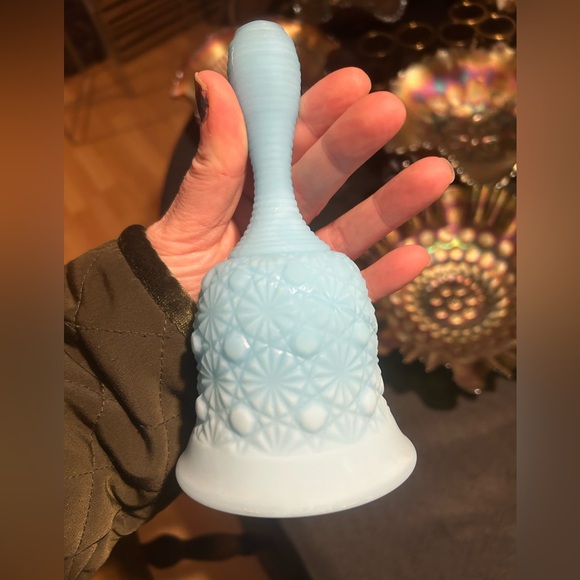 Vintage Bell Fenton Powder Blue Satin Glass Daisy and Button Pattern - Picture 3 of 3